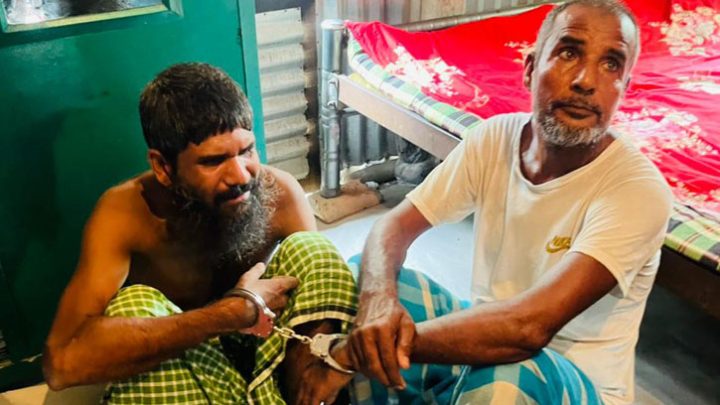 বৃদ্ধকে কুপিয়ে হত্যা, বাবা-ছেলে আটক