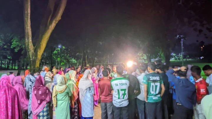 প্রভোস্টের পদত্যাগ দাবিতে মধ্যরাতে বেরোবি শিক্ষার্থীদের বিক্ষোভ