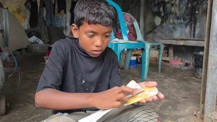একবেলা খাবার আর ৫০ টাকার বিনিময়ে বিকিয়ে যাওয়া শৈশব