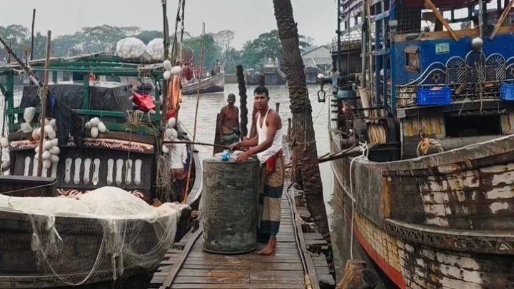 মধ্যরাতে শেষ হচ্ছে মাছ ধরার ৫৮ দিনের নিষেধাজ্ঞা