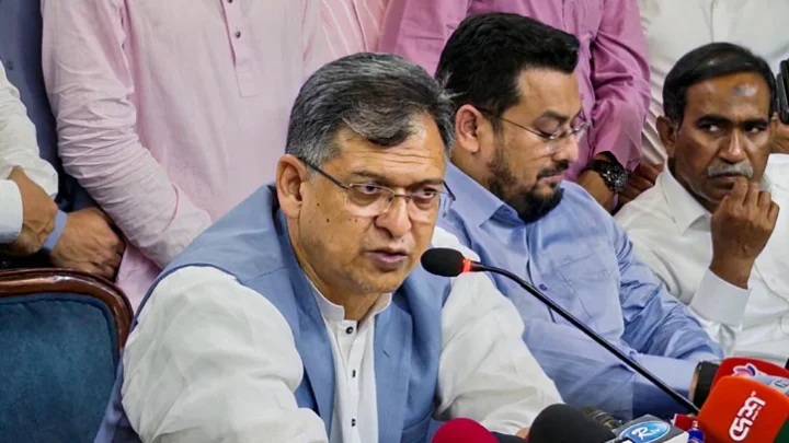 রাষ্ট্রকে চ্যালেঞ্জ করার দুঃসাহস দেখানো সন্ত্রাসীদের কোনো ছাড় দেওয়া হবে না: স্বরাষ্ট্রমন্ত্রী