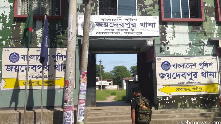 সন্তানদের জিম্মি করে প্রবাসীর স্ত্রীকে ধর্ষণের অভিযোগ কৃষক লীগ নেতার বিরুদ্ধে