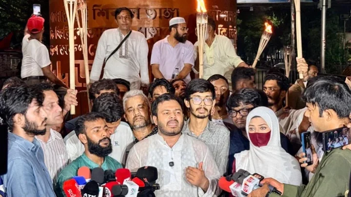 সাভারে হামলার প্রতিবাদে রাজধানীতে এনসিপির মশাল মিছিল
