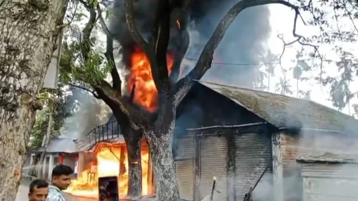 নাটোরে পেট্রোল পাম্পে আগুন