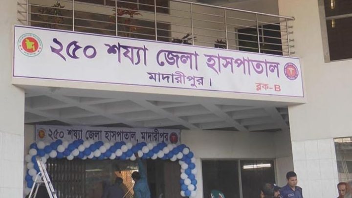 লাকড়ির স্তূপে লুকিয়ে থাকা সাপের কামড়ে গৃহবধূর মৃত্যু