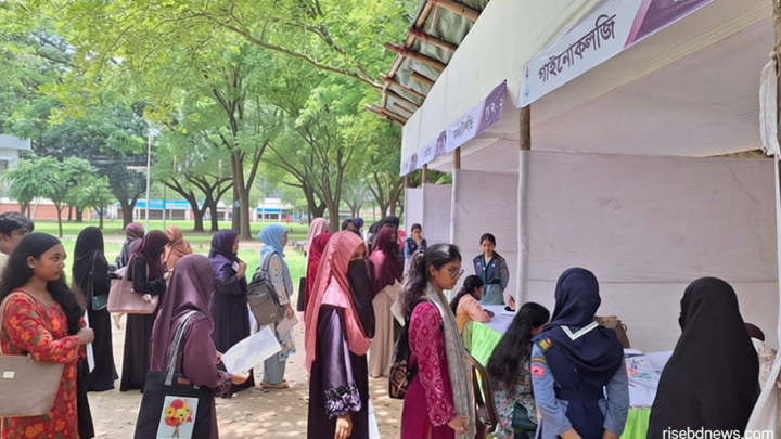 চাকসুর উদ্যোগে ছাত্রীদের জন্য চবিতে ফ্রি মেডিকেল ক্যাম্প