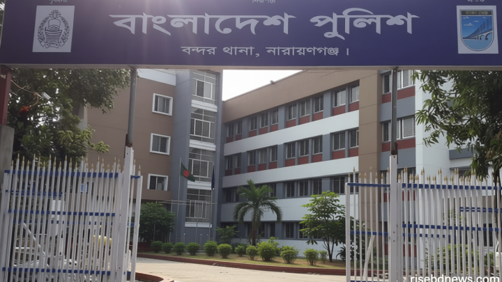 দেশীয় অস্ত্রের মুখে আনসার সদস্যদের জিম্মি করে শটগান লুট