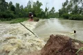 আশ্রয় নিতে আত্মীয়ের বাড়িতে যাওয়ার সময় নৌকাডুবি, কিশোরীর মৃত্যু
