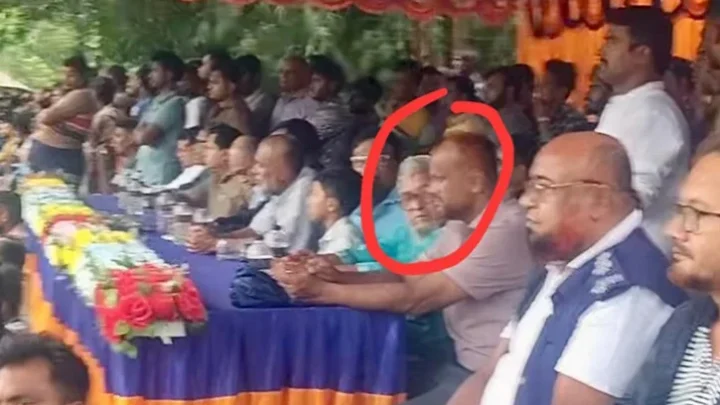 একই মঞ্চে দ্বিতীয় আসামি ও পুলিশ কর্মকর্তা, সমালোচনা