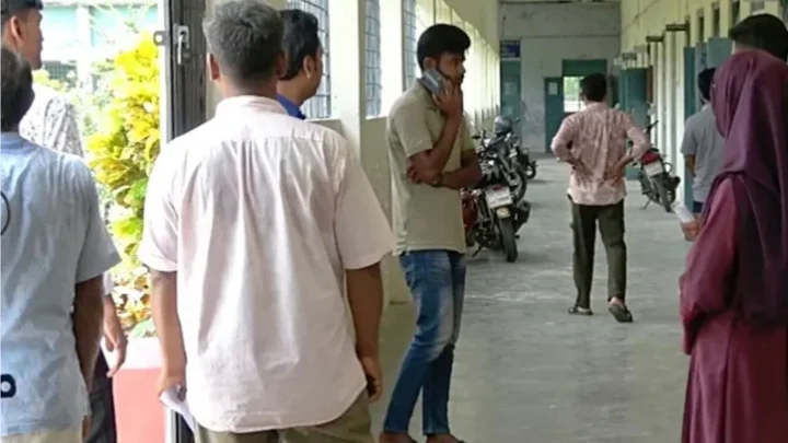 নাটোরের সেই ৮ শিক্ষার্থী এইচএসসি পরীক্ষা দেওয়ার সুযোগ পাচ্ছেন