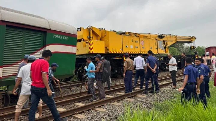 ৬ ঘণ্টা পর উত্তরাঞ্চলের সঙ্গে ঢাকার ট্রেন চলাচল স্বাভাবিক