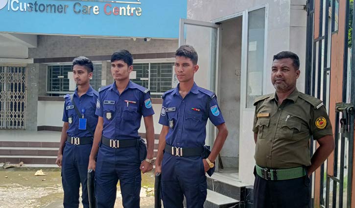 গোপালগঞ্জে তীব্র লোডশেডিং, হামলার আশঙ্কায় বিদ্যুৎ অফিসে পাহারা