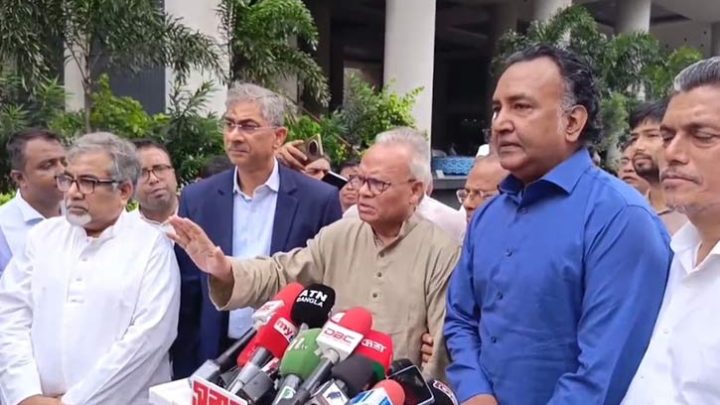 বিএনপি থেকে পদত্যাগ করলেন মির্জা ফখরুল