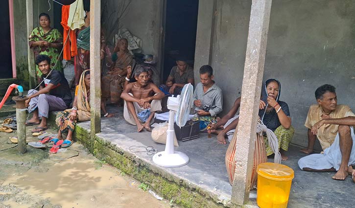 ১৯ ঘণ্টা পর খাসজমিতে হলো মেনোকার শেষ ঠিকানা