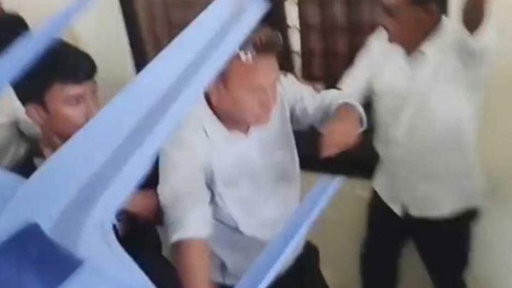 নাটোরে ফ্যামিলি কার্ড নিয়ে ইউএনও কার্যালয়ে বিএনপির তুলকালাম