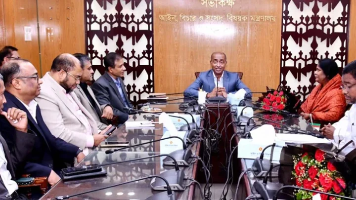 সরকারি চাকরি জনগণের পাশে দাঁড়ানোর বড় সুযোগ: আইনমন্ত্রী