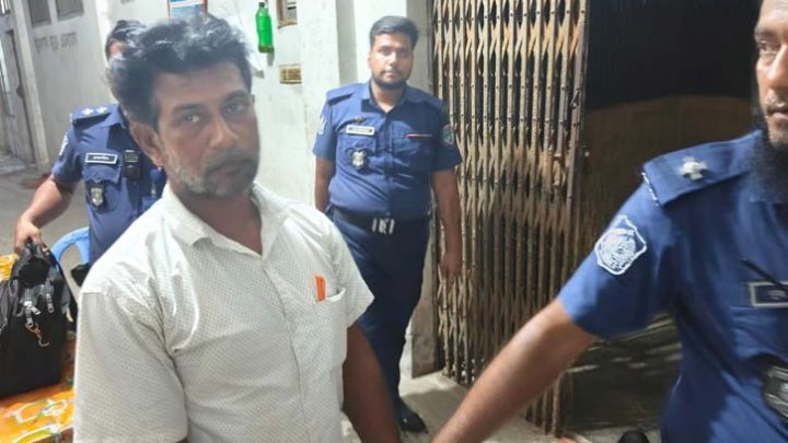 এজলাস থেকে মামলার নথি ‌চুরির অভিযোগ, শিক্ষানবিশ আইনজীবী গ্রেপ্তার