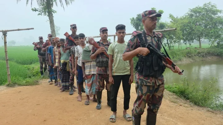 বিরামপুর সীমান্ত দিয়ে ২৫ জনকে পুশইনের চেষ্টা