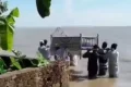 জোয়ারের পানিতে ডুবে সড়ক, কোমরসমান পানি মাড়িয়ে মরদেহ দাফন