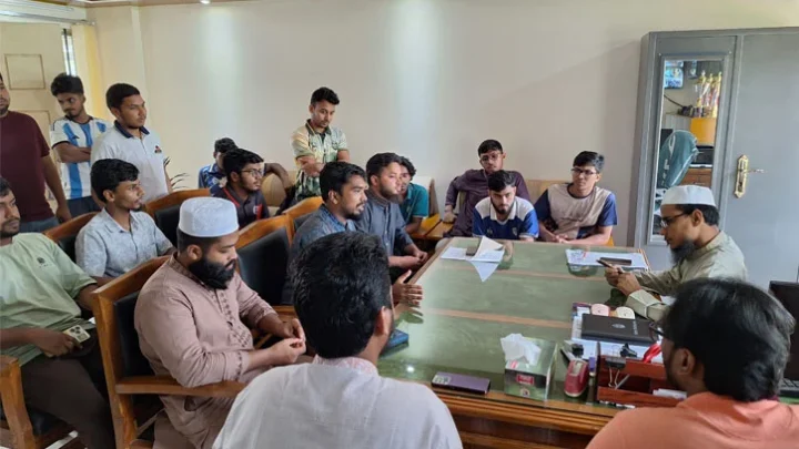 চবির ফরহাদ হোসেন হলে শূন্য আসন মেধায় বরাদ্দের দাবি