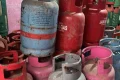 বাড়তি দামে এলপিজি কিনছেন ক্রেতারা