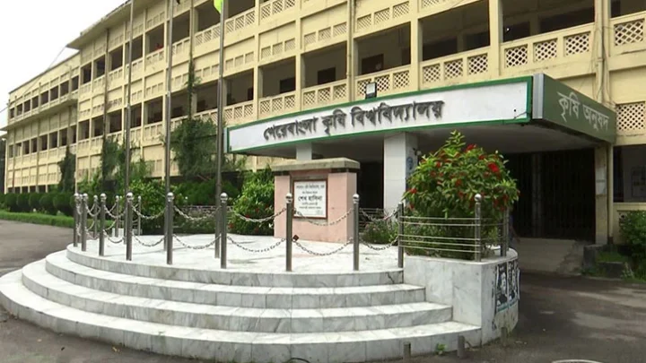 শিক্ষা ছুটি শেষে কর্মস্থলে যোগ না দেওয়ায় শেকৃবির ৬ শিক্ষক বহিষ্কার