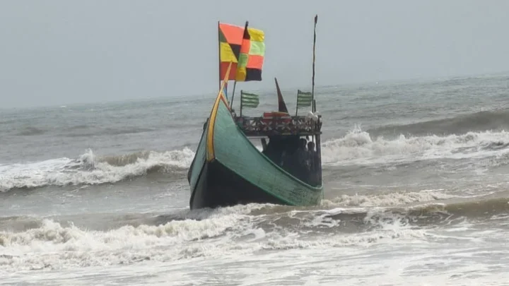 গভীর সমুদ্রে বৈরী আবহাওয়ায় জেলেদের সঙ্গী পূর্বাভাস
