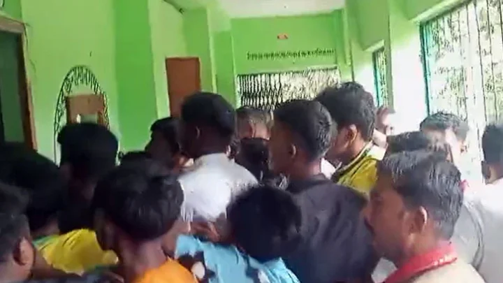 ম্যানেজিং কমিটি গঠন নিয়ে বিরোধে স্কুলে হামলা, প্রধান শিক্ষককে মারধরের অভিযোগ
